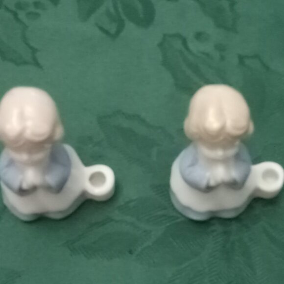 Vintage porcelain blue and white figurines, 2 girls mini candle holders - Picture 2 of 3